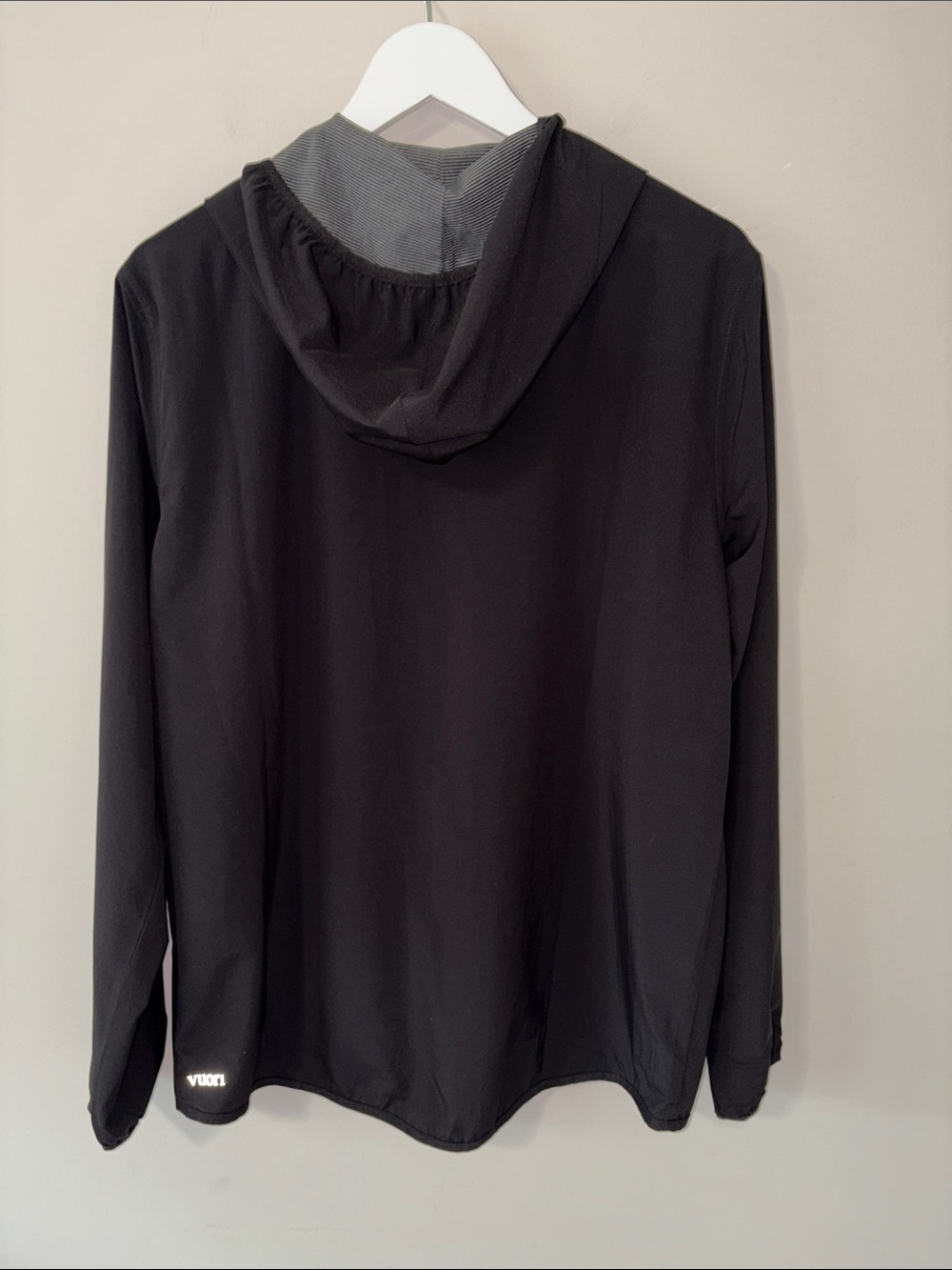Vuori Outdoor Trainer Shell Black Mens Hooded Jacket Stretch Pockets Sz L - Picture 8 of 16